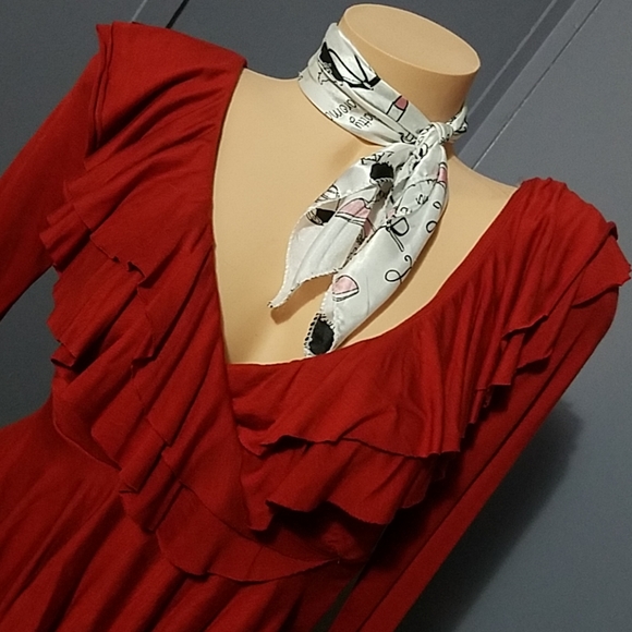 Gorgeous layered ruffle top - Picture 2 of 8